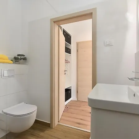 2267 بيت للعطل