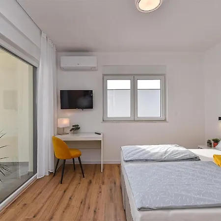 2267 بيت للعطل